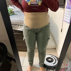 Maternity jeggings 🤍💚